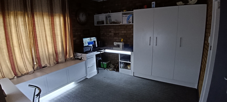 3 Bedroom Property for Sale in Lourenspark North West